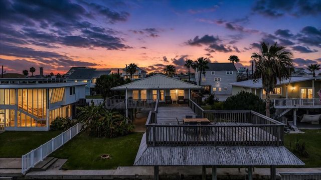 3719 Brewster Key, Galveston, TX 77554