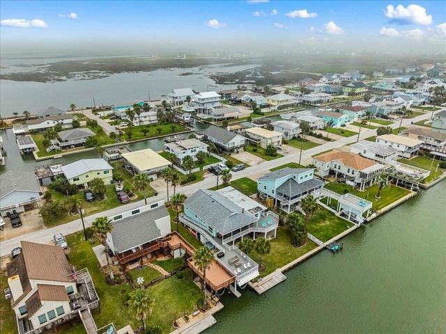 3719 Brewster Key, Galveston, TX 77554