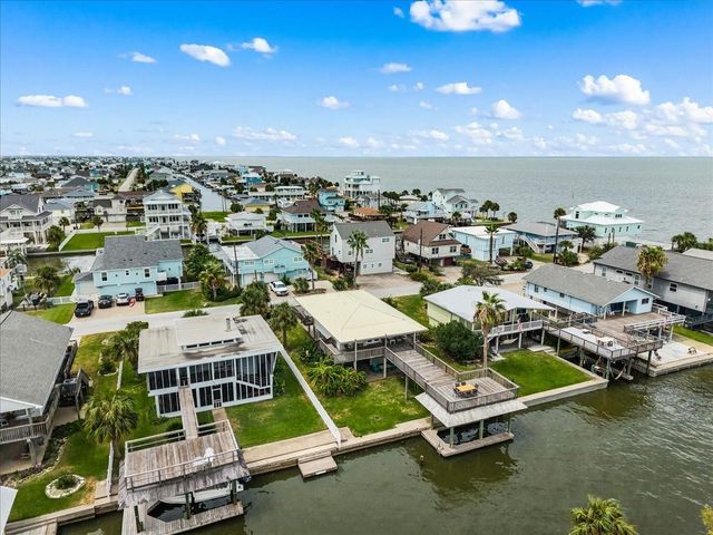 3719 Brewster Key, Galveston, TX 77554