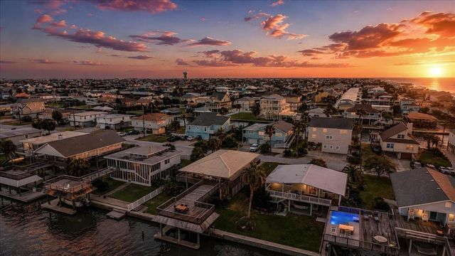 3719 Brewster Key, Galveston, TX 77554