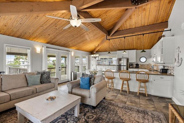 3719 Brewster Key, Galveston, TX 77554