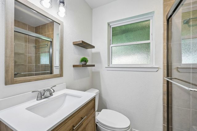 913 N Main Street, Springtown, TX 76082