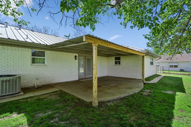 913 N Main Street, Springtown, TX 76082