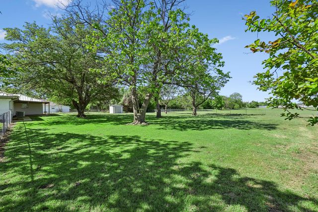 913 N Main Street, Springtown, TX 76082