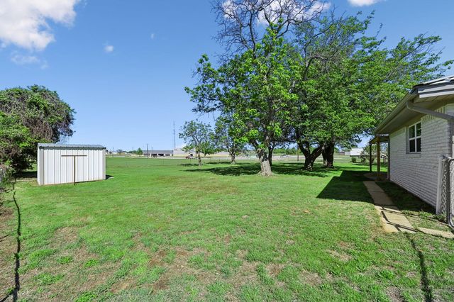 913 N Main Street, Springtown, TX 76082