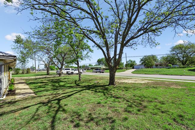 913 N Main Street, Springtown, TX 76082