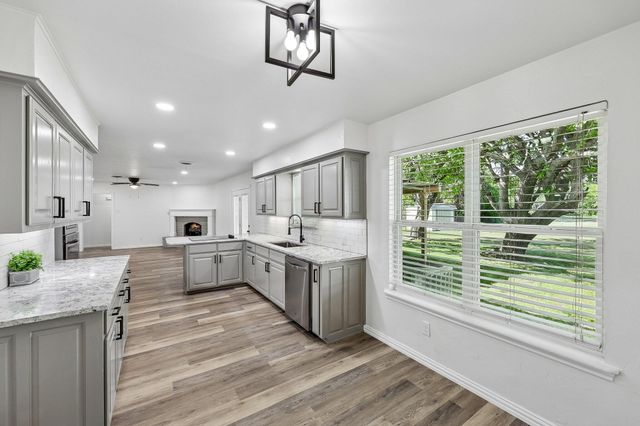 913 N Main Street, Springtown, TX 76082