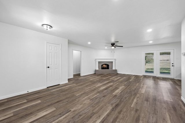 913 N Main Street, Springtown, TX 76082