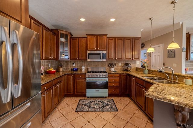 8782 Wedgefield Lane, Cicero, NY 13039