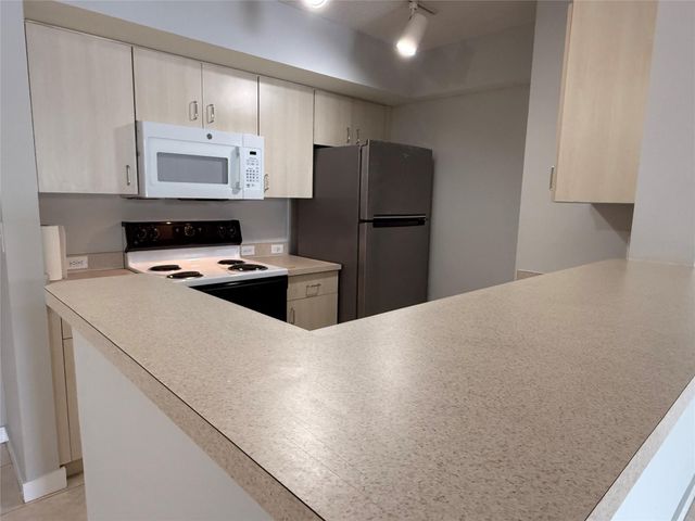 11165 SW 6th Street 204, Pembroke Pines, FL 33025