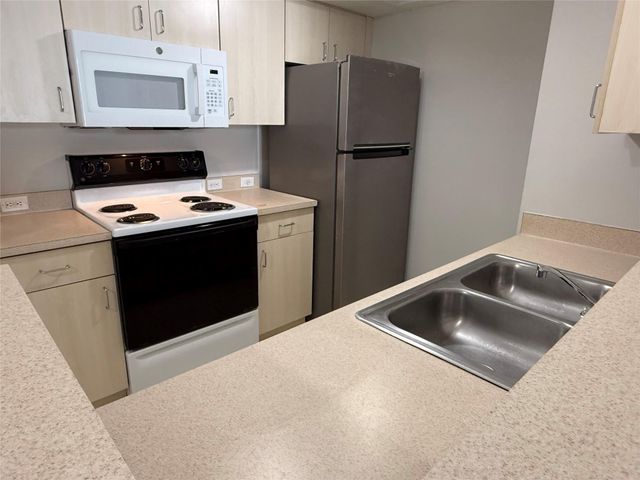 11165 SW 6th Street 204, Pembroke Pines, FL 33025