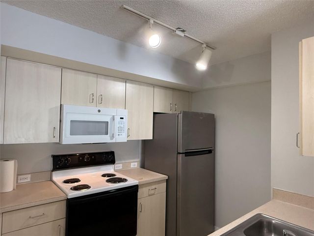 11165 SW 6th Street 204, Pembroke Pines, FL 33025
