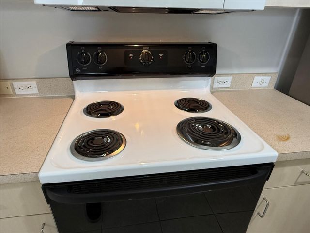 11165 SW 6th Street 204, Pembroke Pines, FL 33025