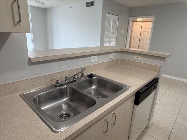 11165 SW 6th Street 204, Pembroke Pines, FL 33025