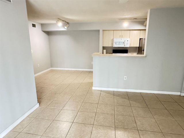 11165 SW 6th Street 204, Pembroke Pines, FL 33025