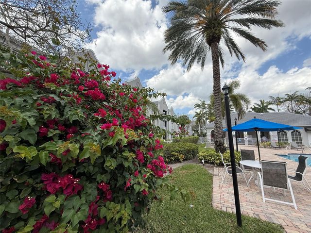 11165 SW 6th Street 204, Pembroke Pines, FL 33025