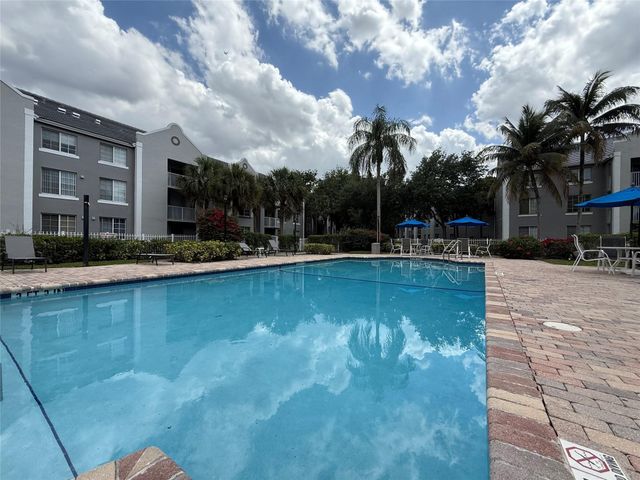 11165 SW 6th Street 204, Pembroke Pines, FL 33025