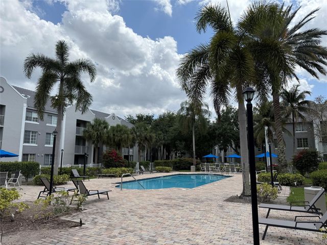 11165 SW 6th Street 204, Pembroke Pines, FL 33025