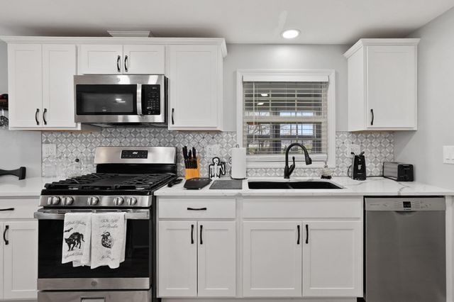 252 N 750 W, Valparaiso, IN 46385