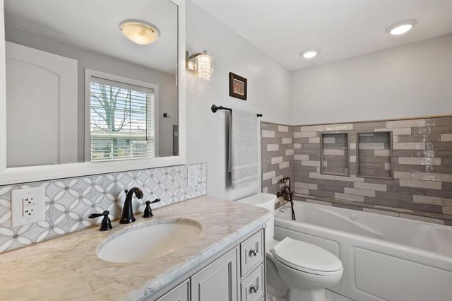 252 N 750 W, Valparaiso, IN 46385