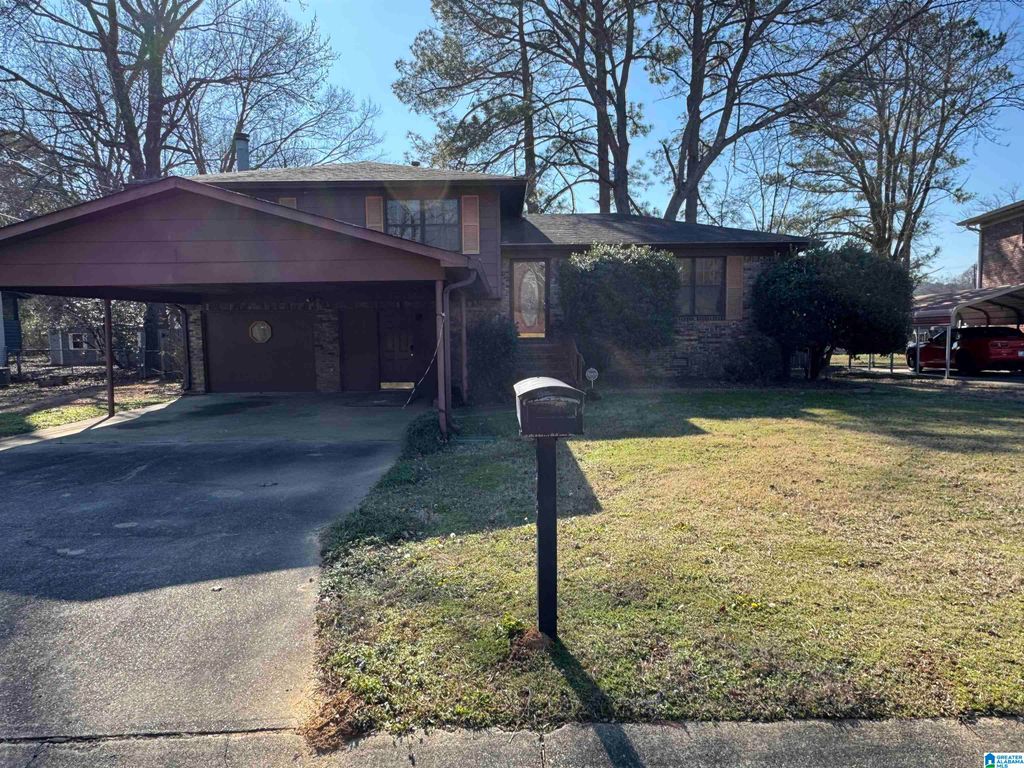 135 MERRIMONT DRIVE, Hueytown, AL 35023