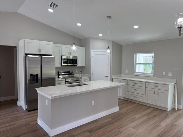 1884 W QUAKER LANE, Citrus Springs, FL 34434
