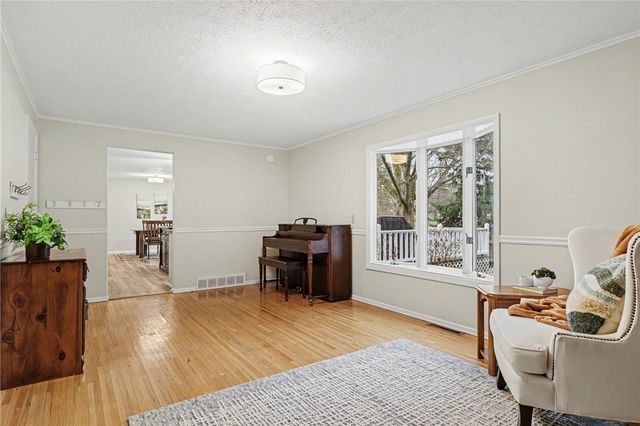 26 Timberline Dr, Penfield, NY 14526