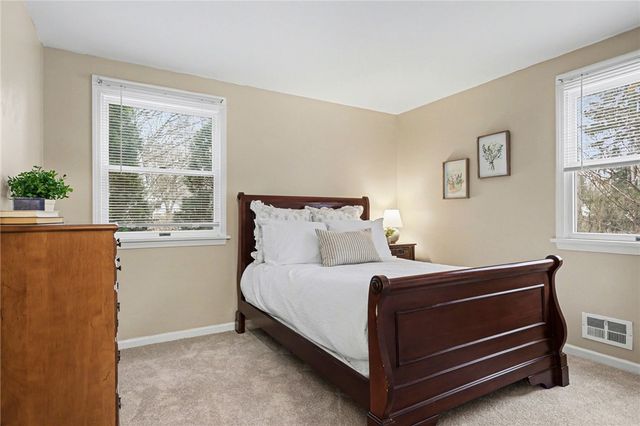 26 Timberline Dr, Penfield, NY 14526