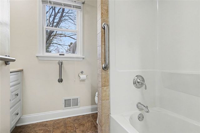 26 Timberline Dr, Penfield, NY 14526