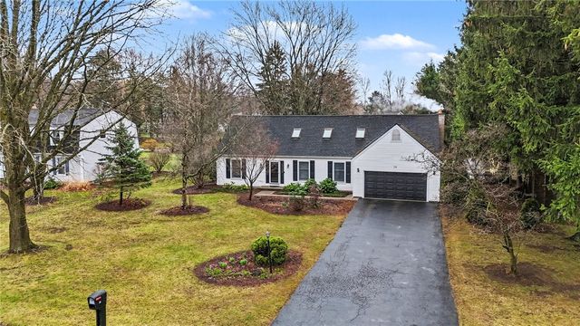 26 Timberline Dr, Penfield, NY 14526