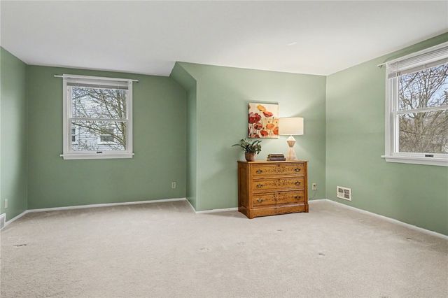 26 Timberline Dr, Penfield, NY 14526