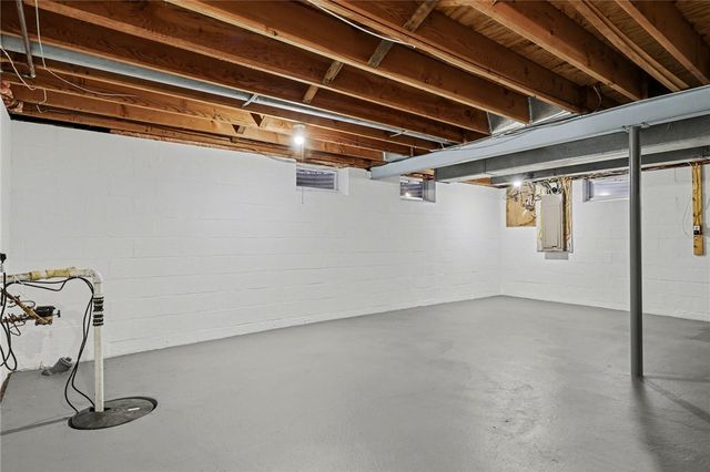 26 Timberline Dr, Penfield, NY 14526