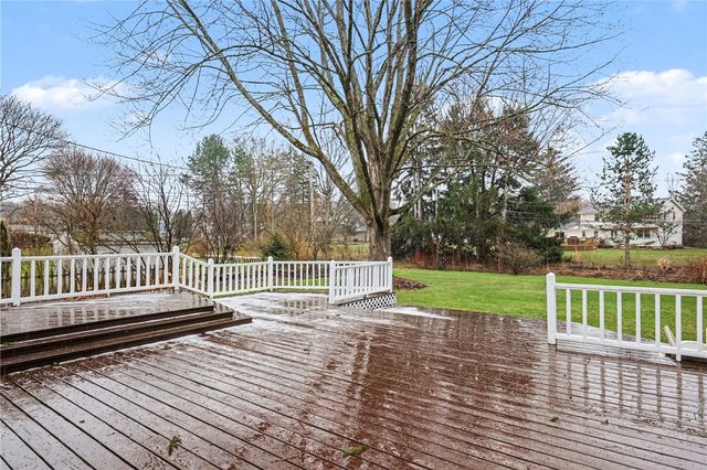 26 Timberline Dr, Penfield, NY 14526