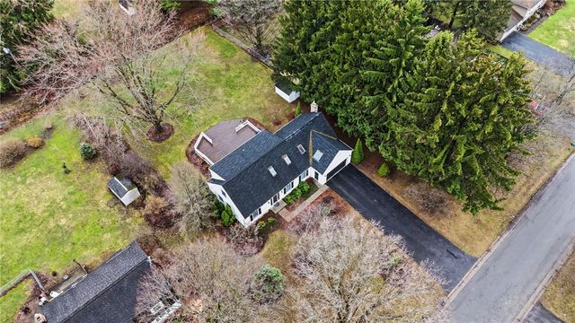 26 Timberline Dr, Penfield, NY 14526