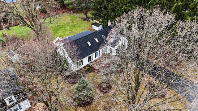 26 Timberline Dr, Penfield, NY 14526