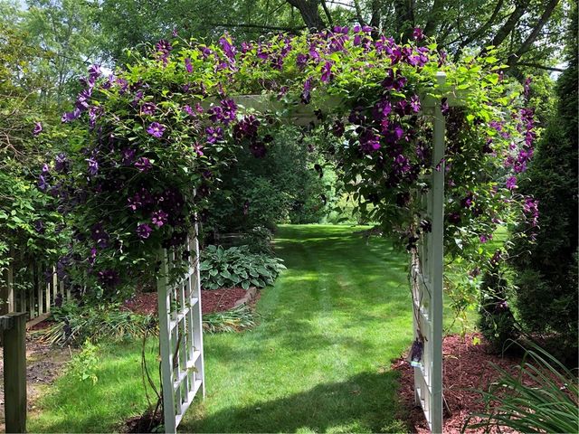 26 Timberline Dr, Penfield, NY 14526