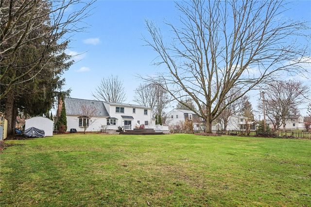 26 Timberline Dr, Penfield, NY 14526