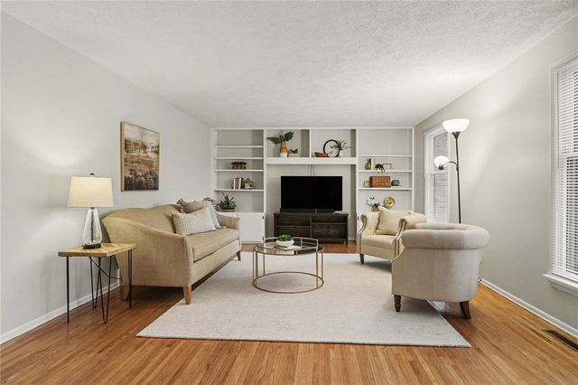 26 Timberline Dr, Penfield, NY 14526