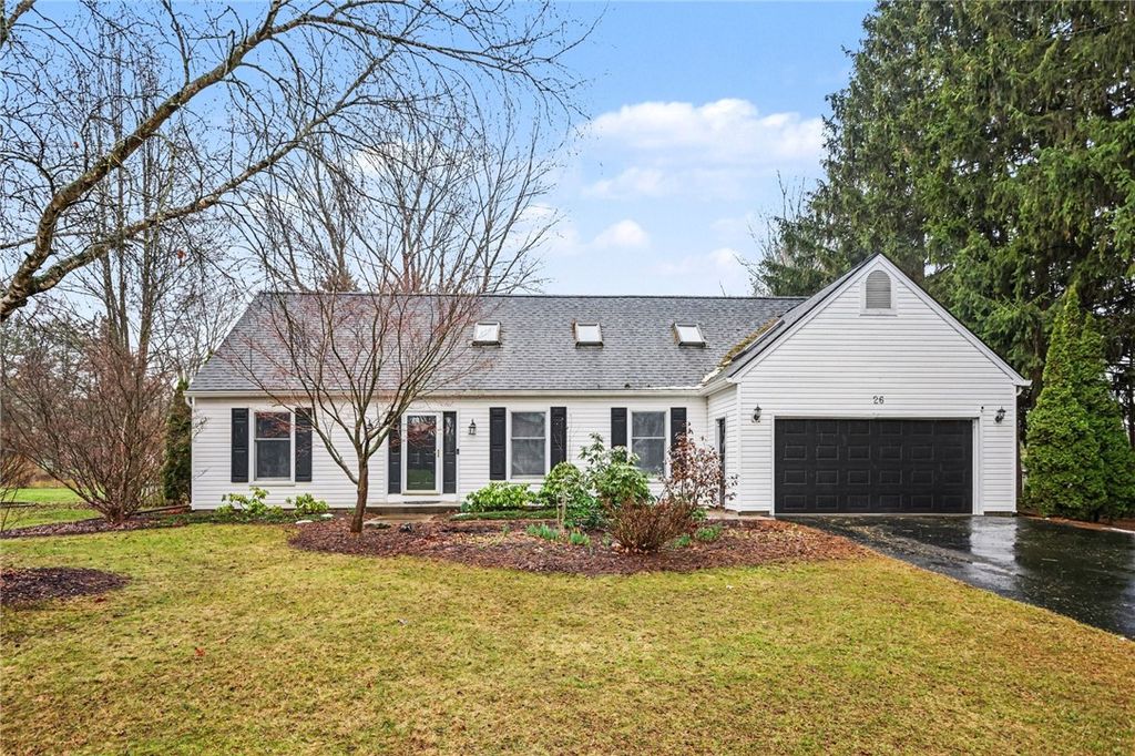 26 Timberline Dr, Penfield, NY 14526