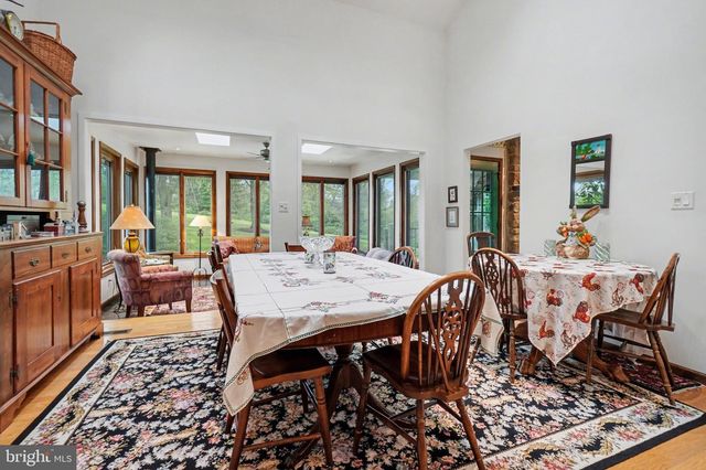 212 SHEEP HILL RD, Schaefferstown, PA 17088