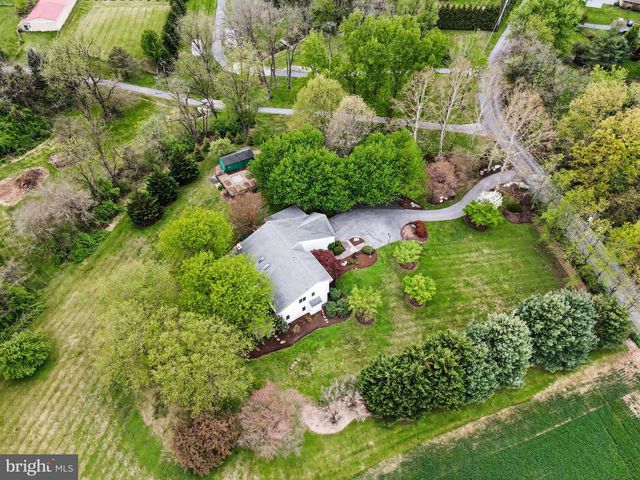 212 SHEEP HILL RD, Schaefferstown, PA 17088