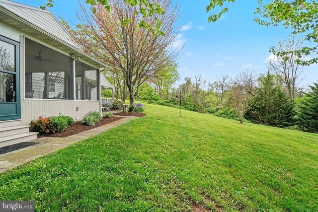 212 SHEEP HILL RD, Schaefferstown, PA 17088