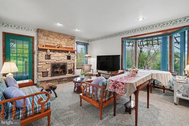 212 SHEEP HILL RD, Schaefferstown, PA 17088