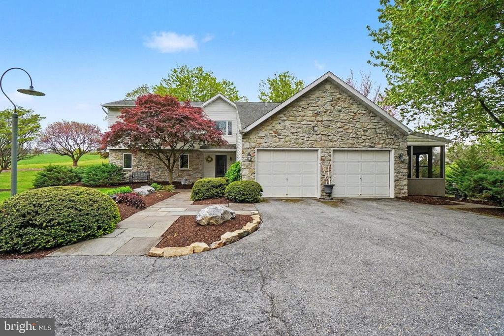 212 SHEEP HILL RD, Schaefferstown, PA 17088