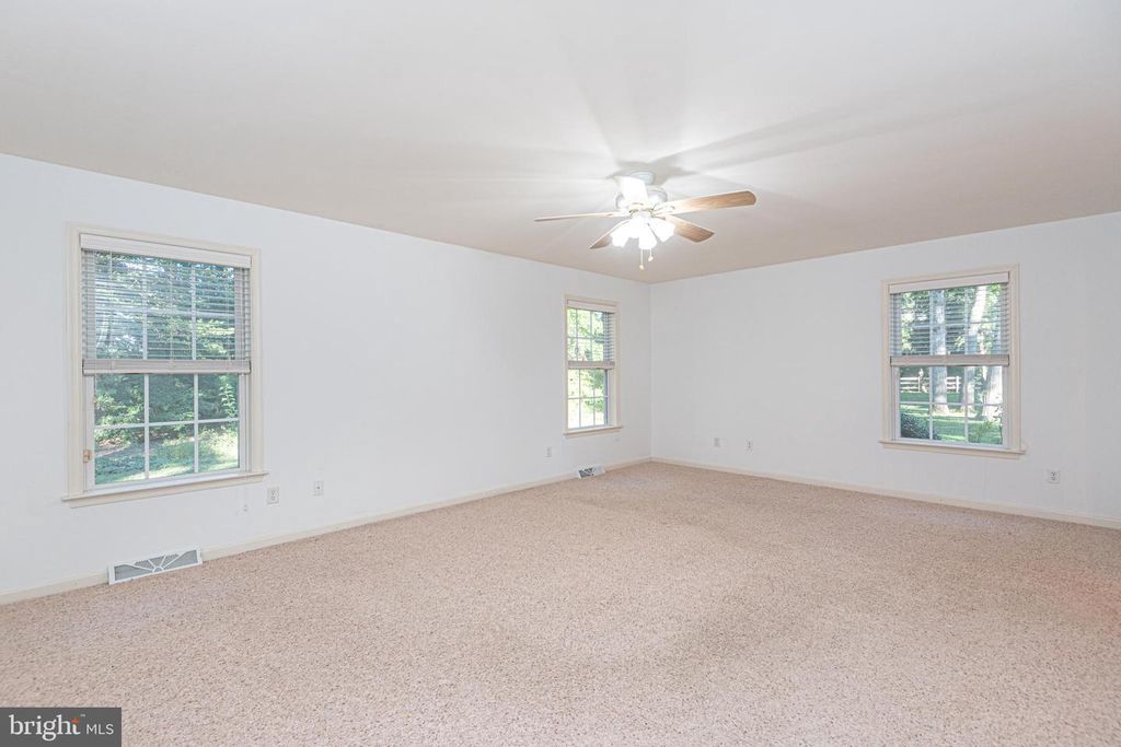 Image 17 of property listing at 331 SIKA DR, Harrington, DE 19952