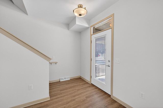 2814 No Oaks Ridge, Fitchburg, WI 53711