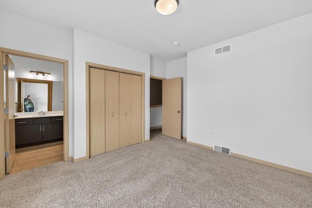 2814 No Oaks Ridge, Fitchburg, WI 53711