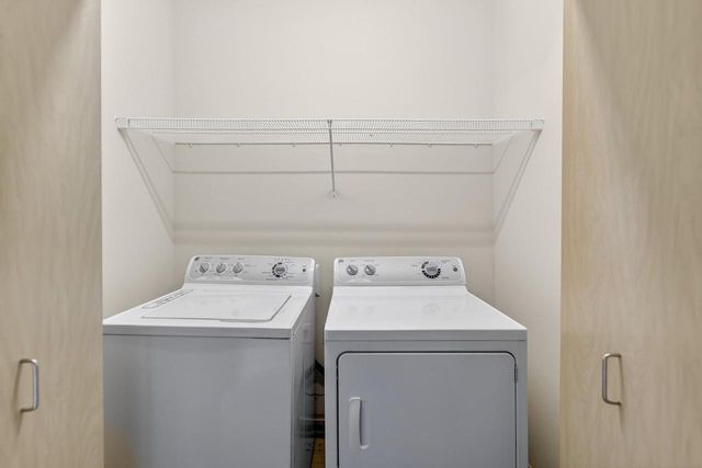 2814 No Oaks Ridge, Fitchburg, WI 53711