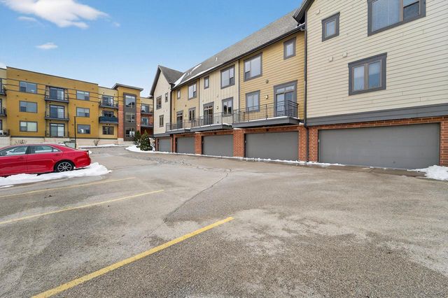 2814 No Oaks Ridge, Fitchburg, WI 53711