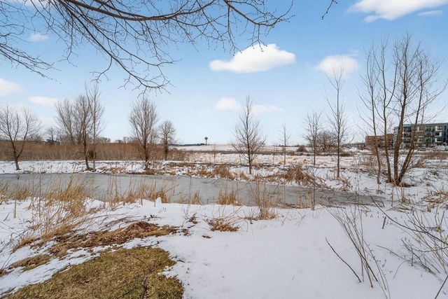2814 No Oaks Ridge, Fitchburg, WI 53711